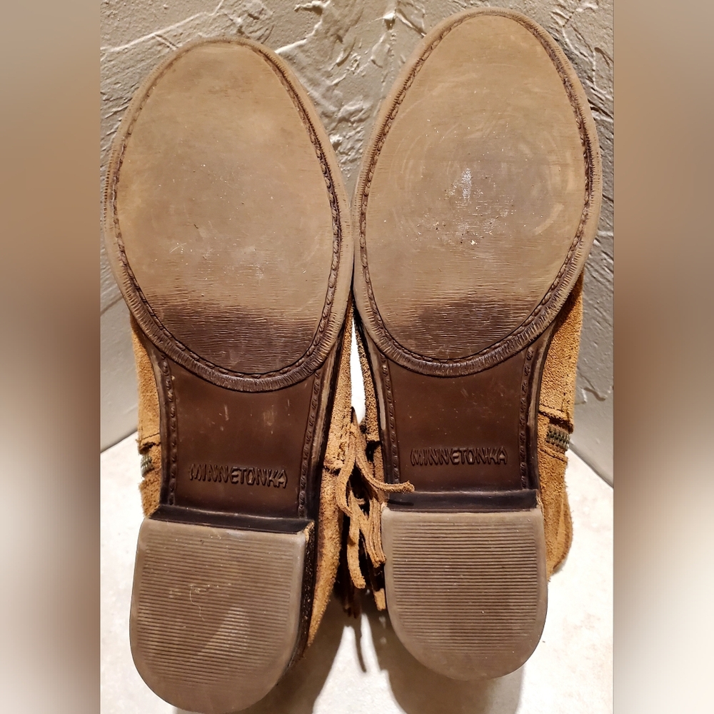 Women's Size 8 Minnetonka 1523 Brown Suede Fringed Side Zip Heeled Ankle Boots - Picture 4 of 11